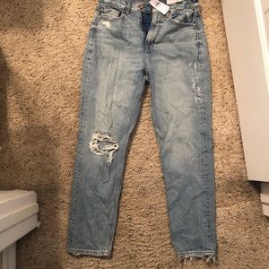 NWT American Eagle Mom Jeans- High Waist